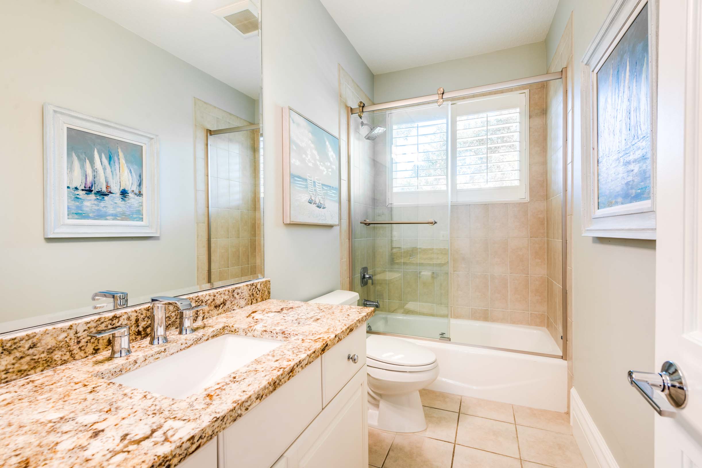 2716 Buckthorn Way - Mansion Guest Bathroom with Tub Shower