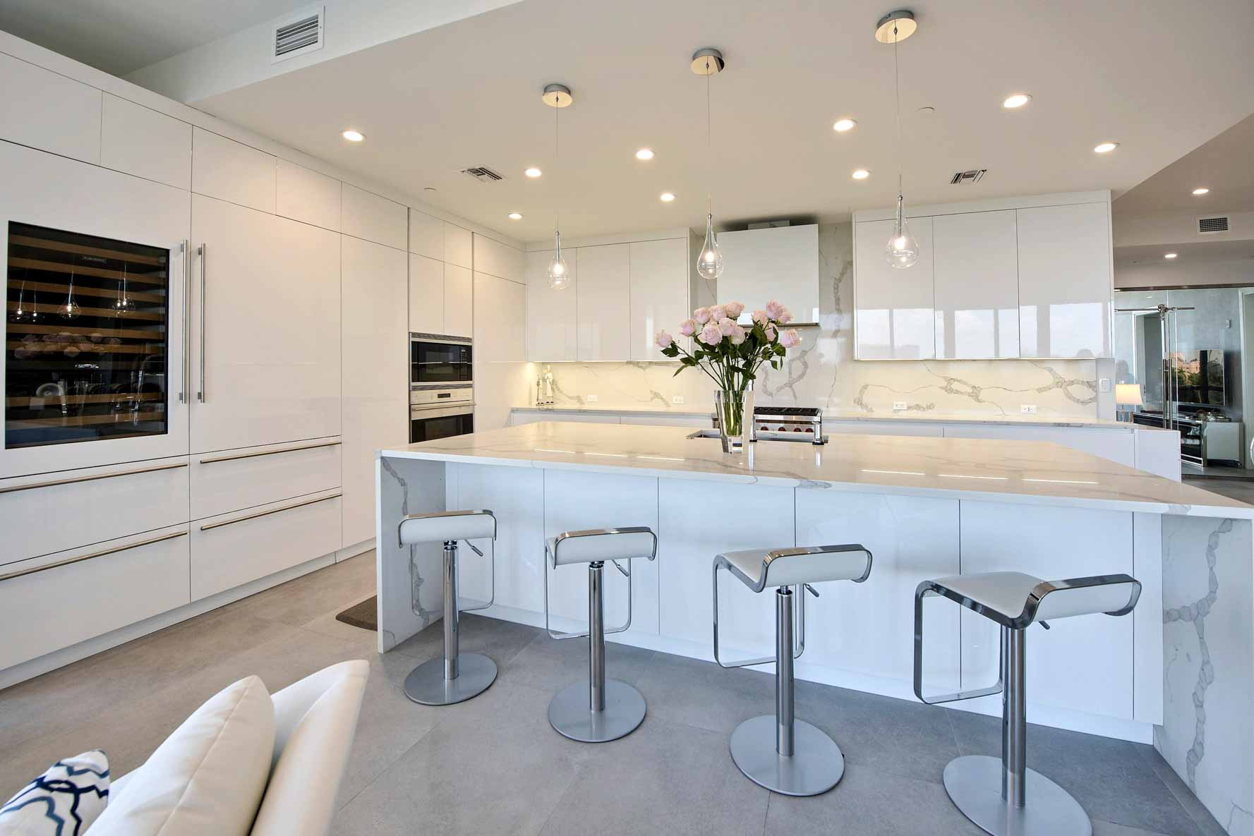 20 Isle of Venice - Mansion White Marble Kitchen with Wine Chiller