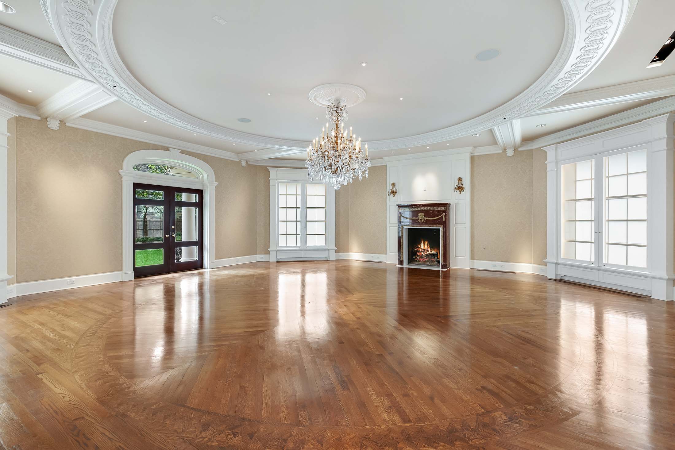 2308 Woodlawn Blvd - Estate Circular Room with Crown Molding and Fireplace