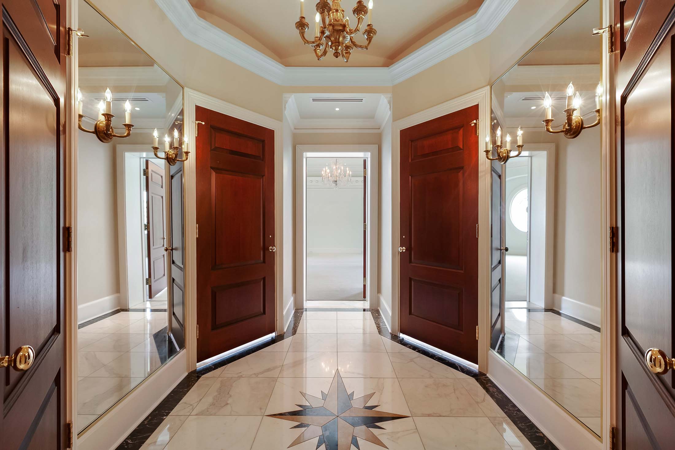 2308 Woodlawn Blvd - Estate Mirrored Hallway