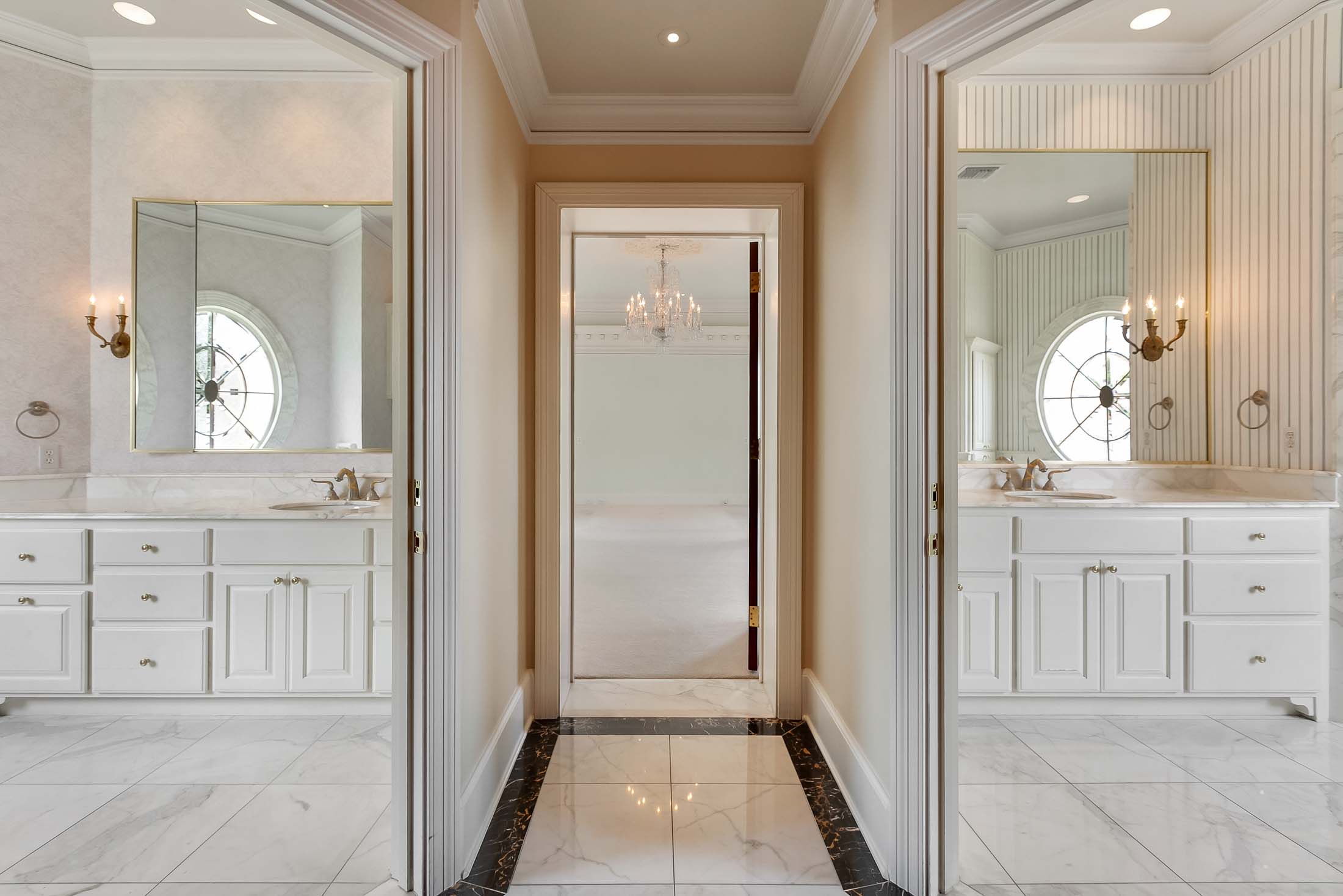 2308 Woodlawn Blvd - Estate Hallway to Master Bathroom