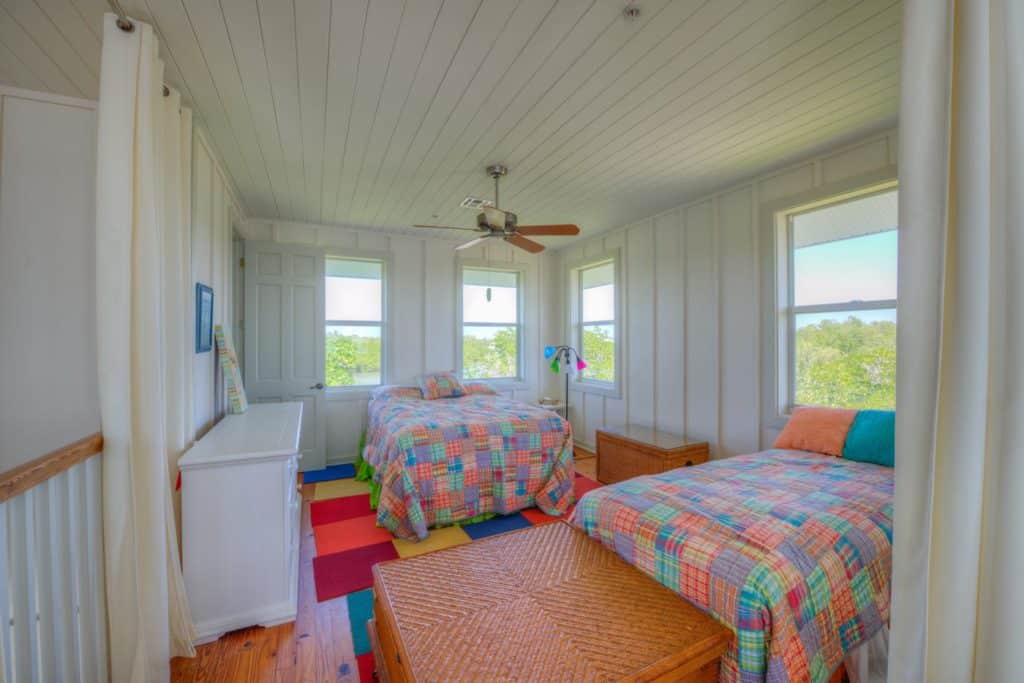 1 Crescent Island - Mansion Bedroom, Two Double Beds, Closer View