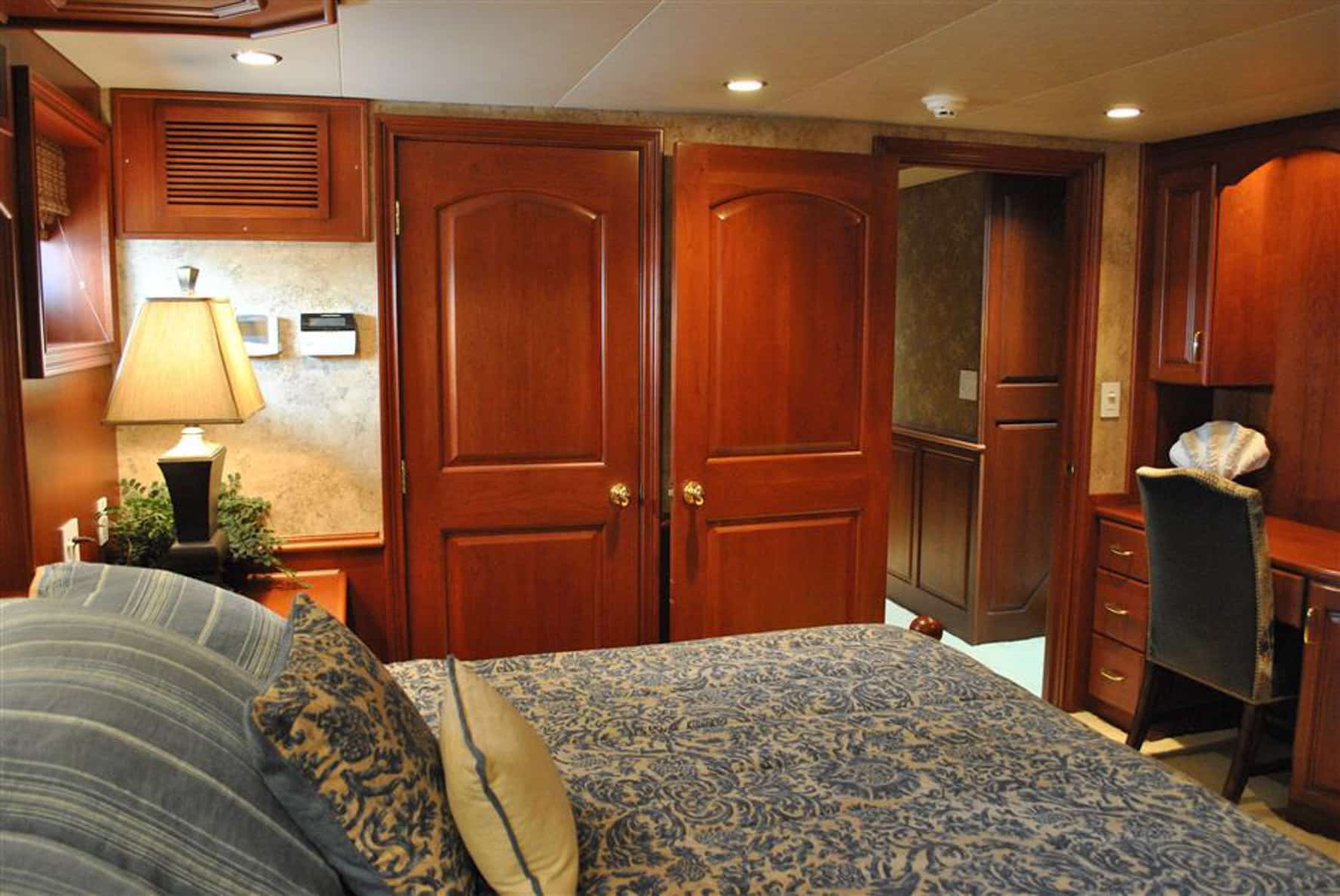 Jenny Lynne 87 Voyager - Luxury Yacht Interior Master Bedroom Entrance