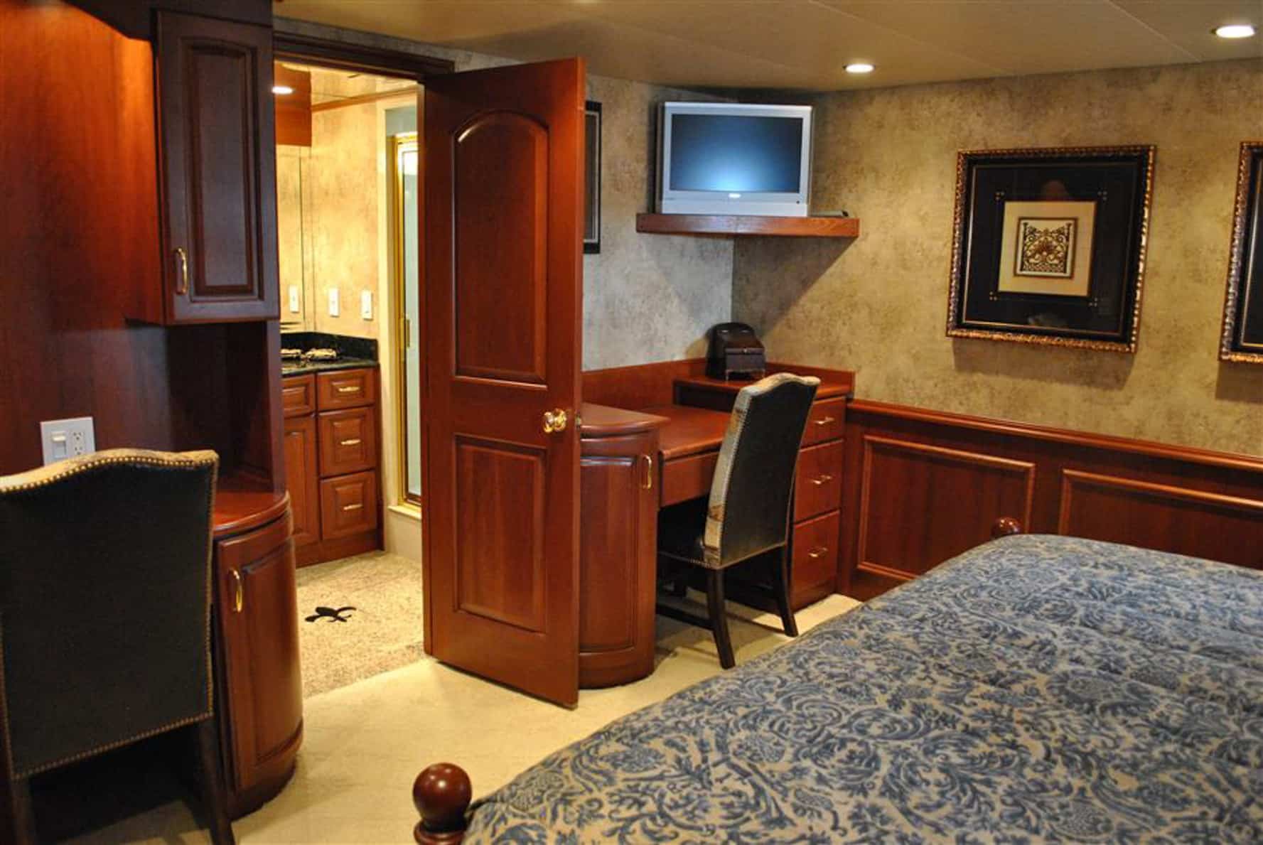 Jenny Lynne 87 Voyager - Luxury Yacht Interior Master Bedroom Ensuite Bathroom Door