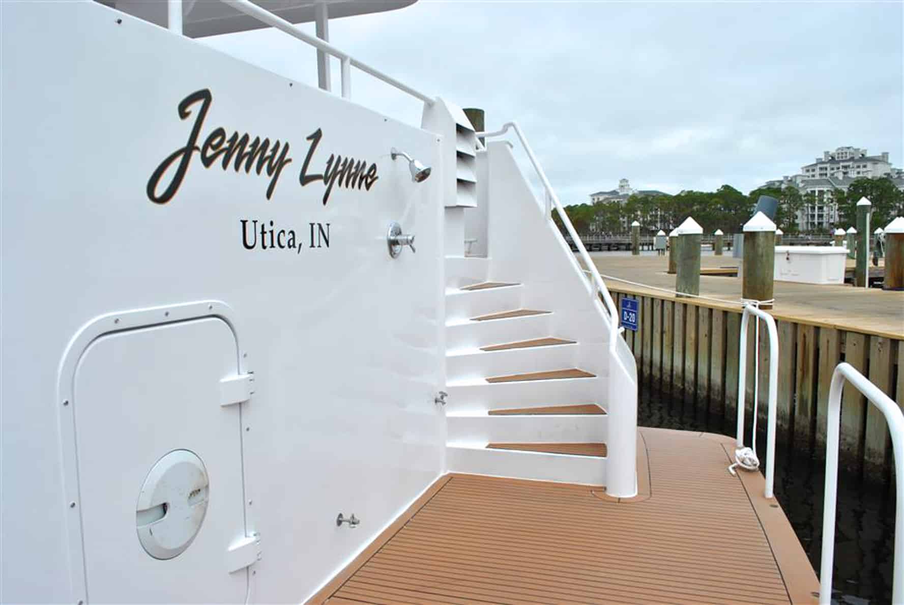 Jenny Lynne 87 Voyager - Luxury Yacht Exterior Stern Stairs