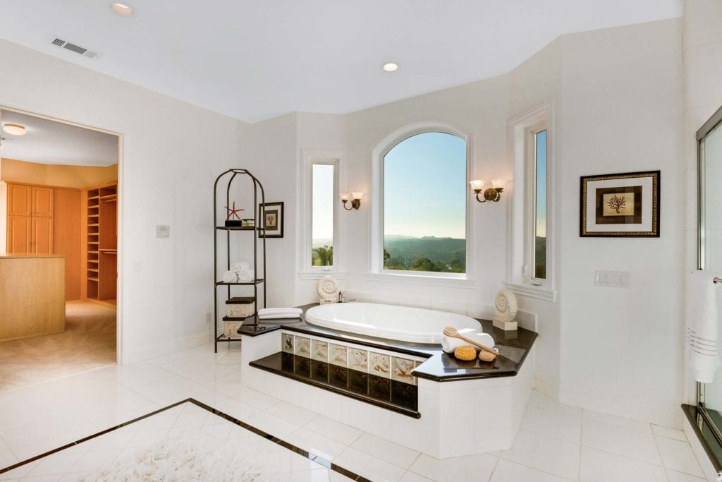 22119 Steeplechase Lane - Luxury Mansion Master Ensuite Bathroom Soaking Tub, Closer View